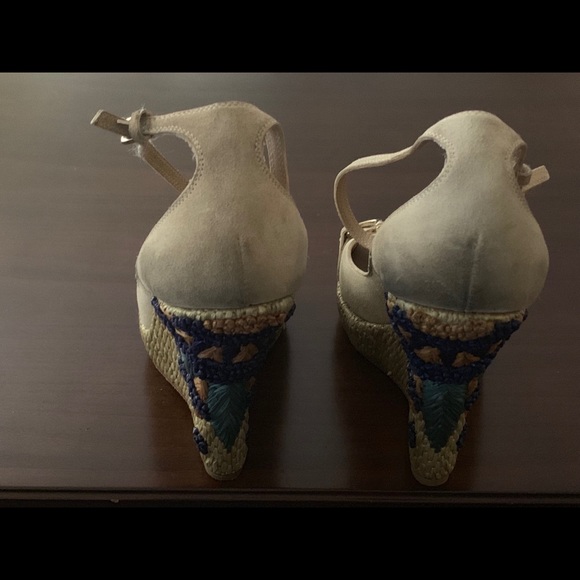 GUCCI Beige Suede Ankle Strap Platform Wedges - Picture 3 of 4